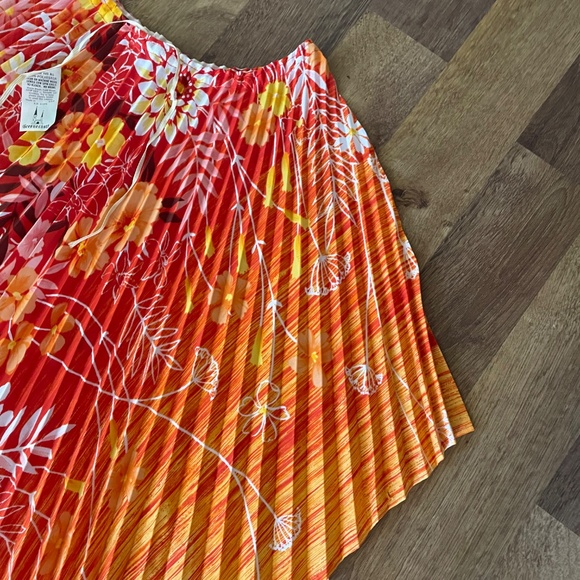 Vintage Floor length Floral Hawaiian Moo Moo Pleated Maxi Dress - Picture 3 of 5